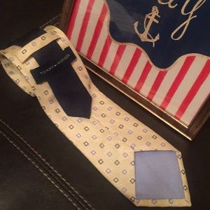 NWOT Men’s Tommy Hilfiger Tie